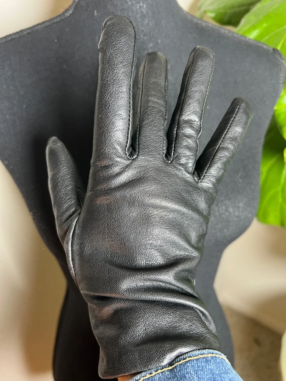 Women’s Black Leather Gloves Thinsulate Size 7.5 Excellent Condition